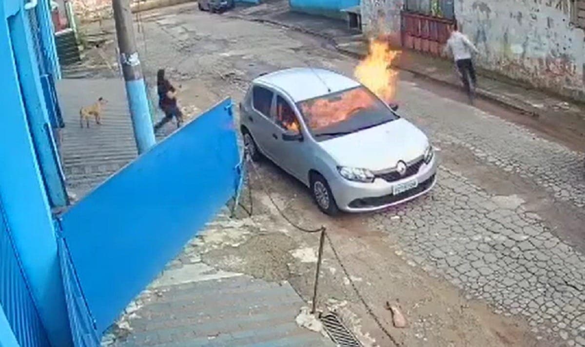 Homem ateia fogo em motorista e foge
