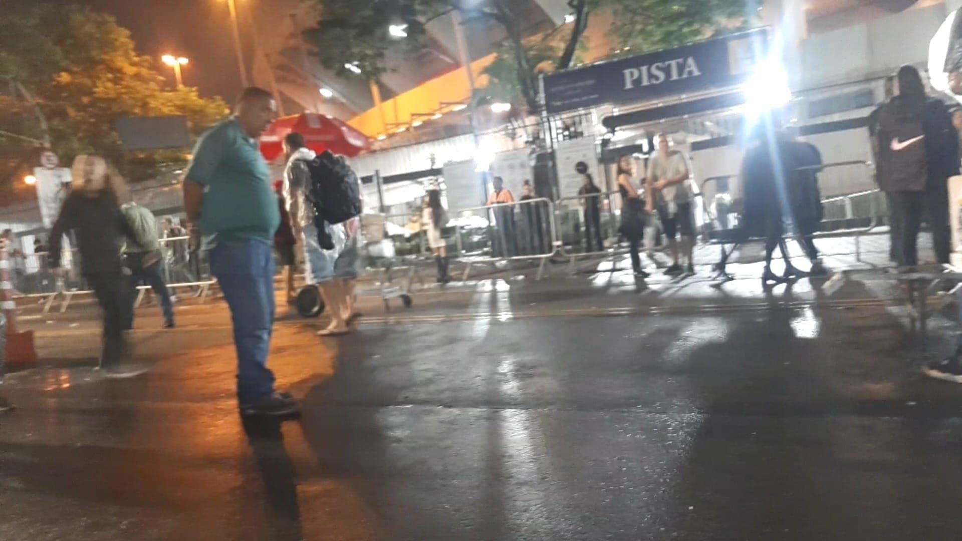 Fãs de Coldplay passaram perrengue do lado de fora