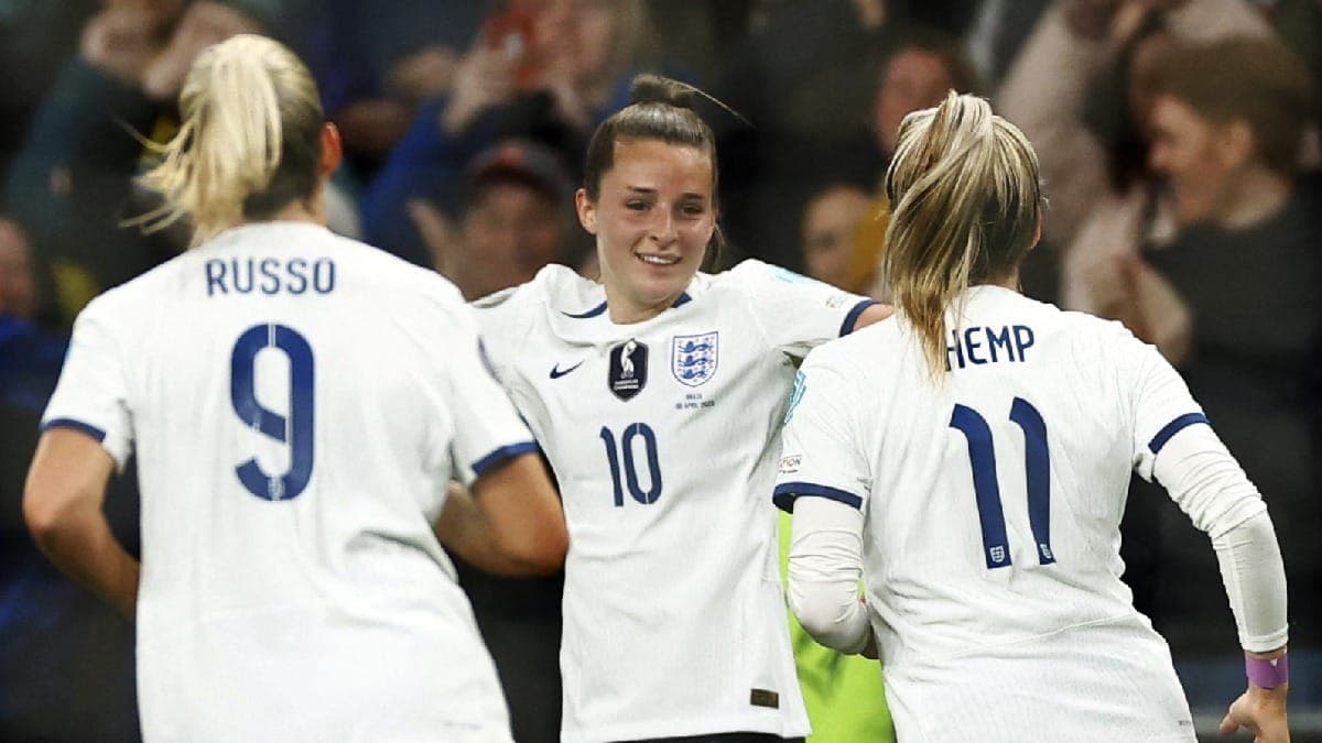 Inglaterra vence o Brasil e fatura finalíssima