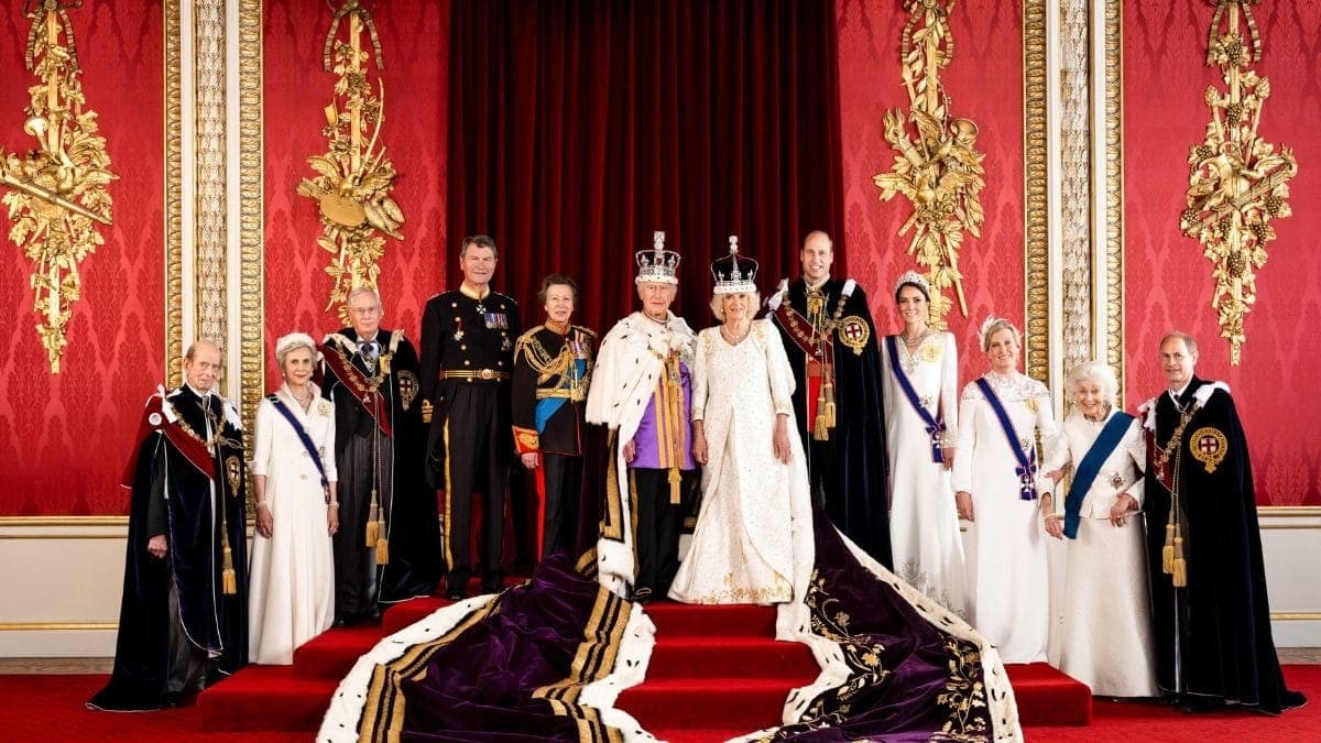 Família Real divulga retratos oficiais após coroação do Rei Charles III