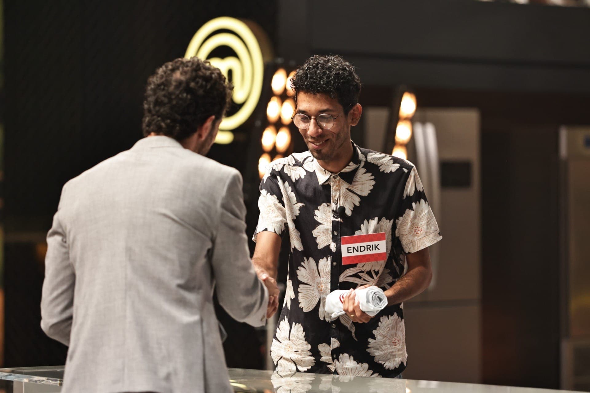 Endrik divide seu tempo entre a fé, o design e a cozinha