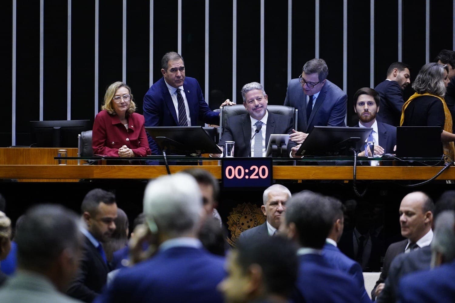 Arthur Lira comanda votação da regra fiscal na Câmara dos Deputados