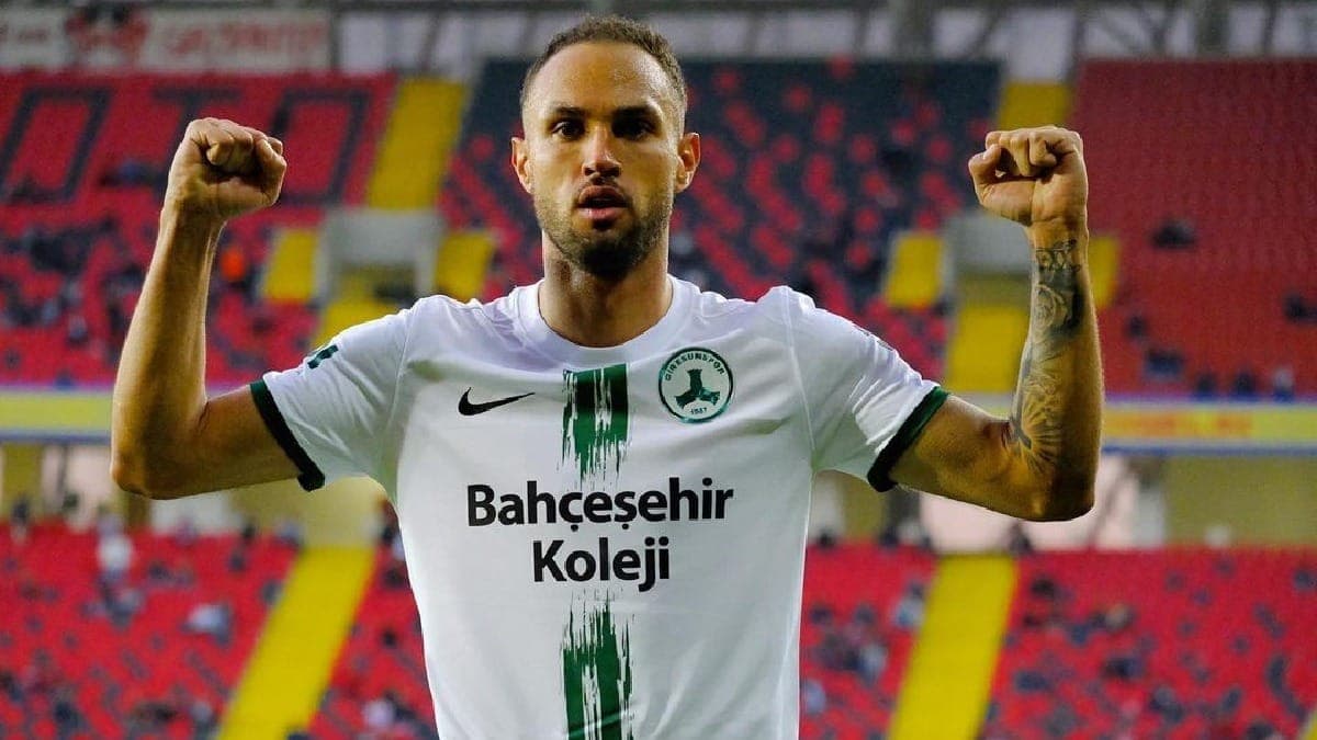 Conheça o atacante Serginho, na mira do Vasco