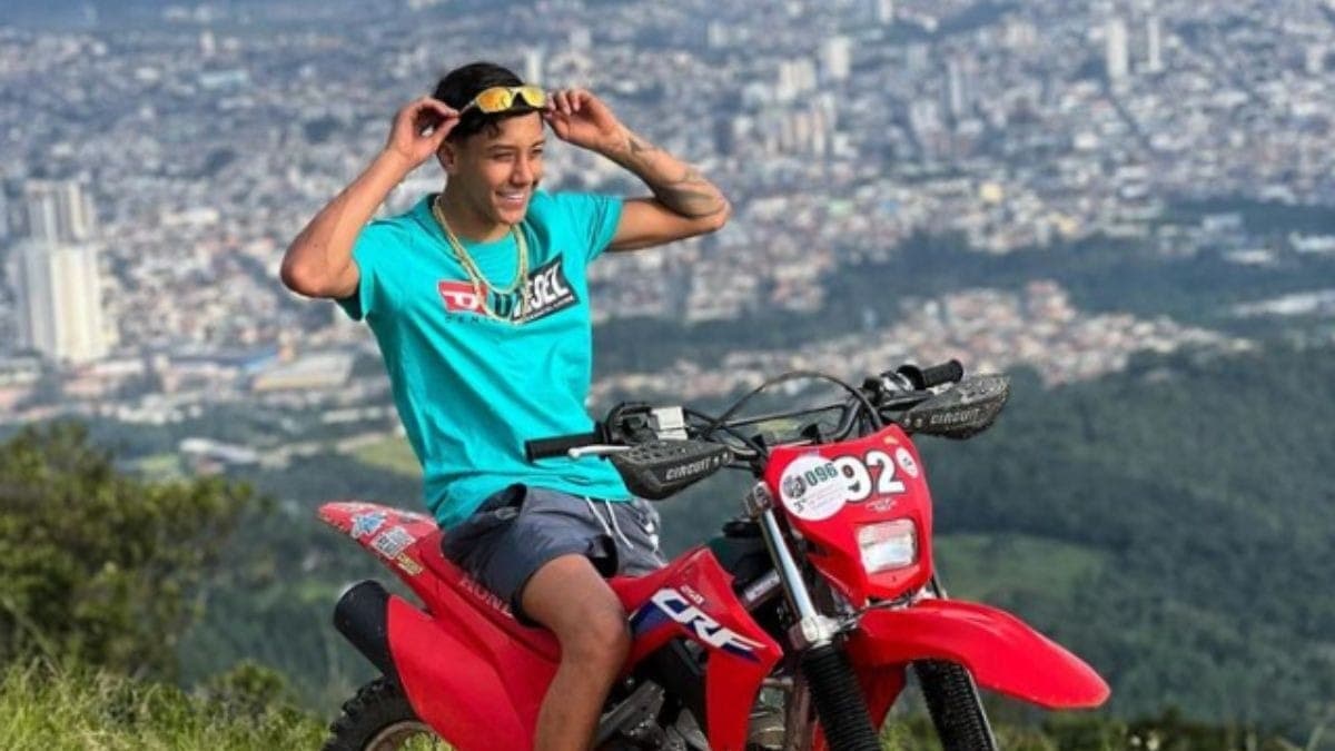 Influenciador Meno Kabrinha, baleado na cabeça em tentativa de assalto