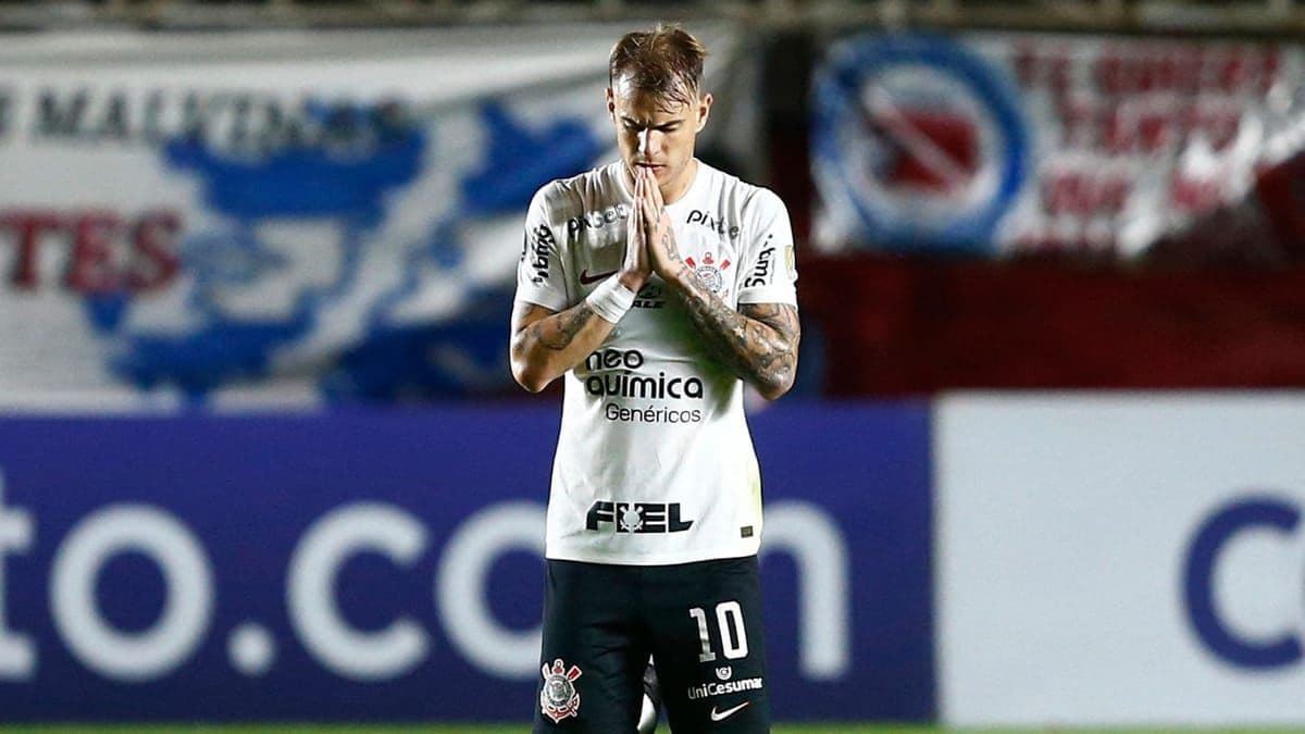 Roger Guedes antes da partida entre Argentinos Jrs e Corinthians