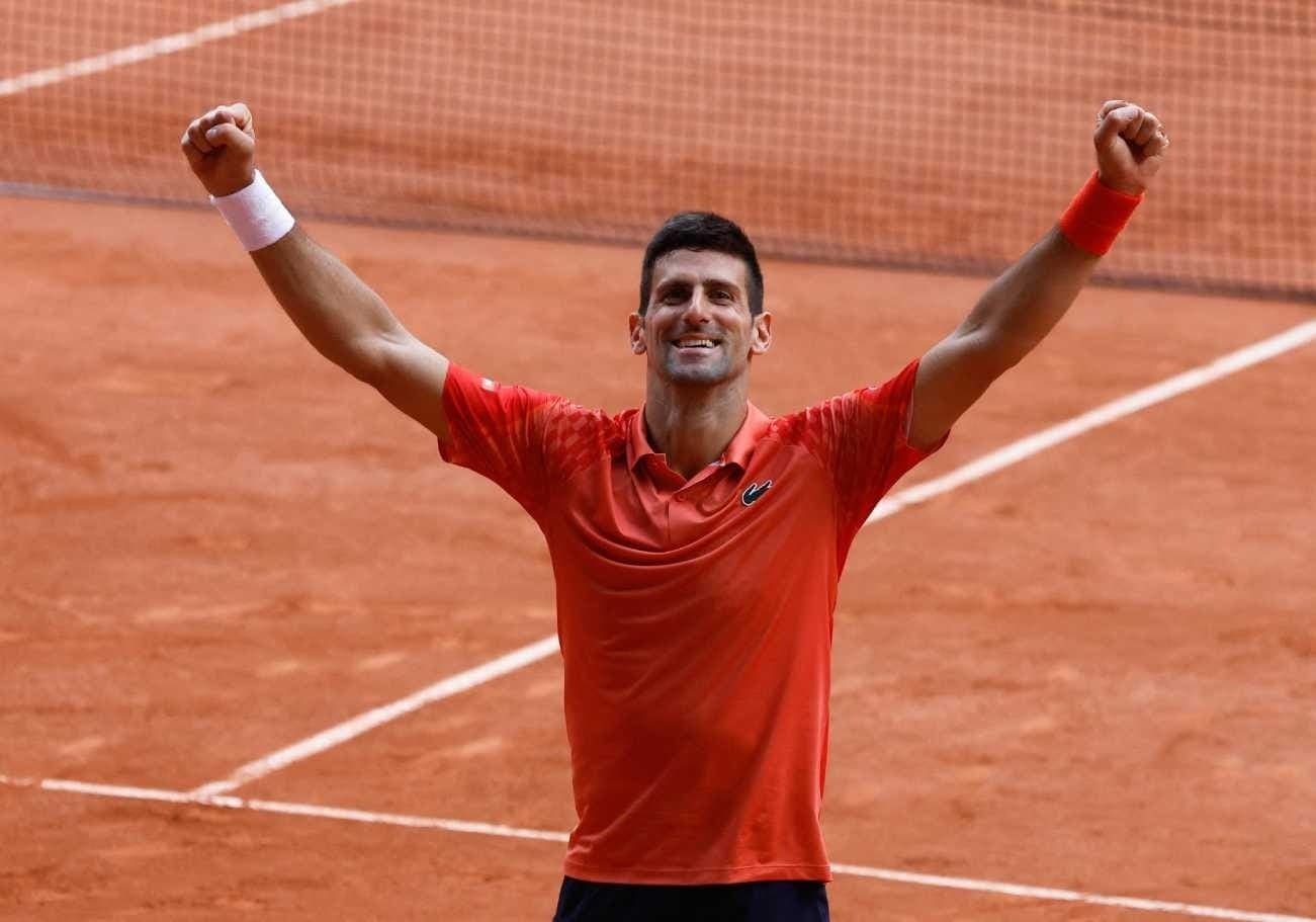 Djokovic festeja vitória sobre Ruud e título em Roland Garros