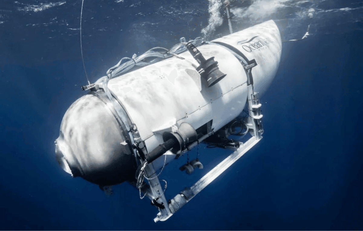 Submarino que leva turistas para ver o Titanic afundado permanece sumido
