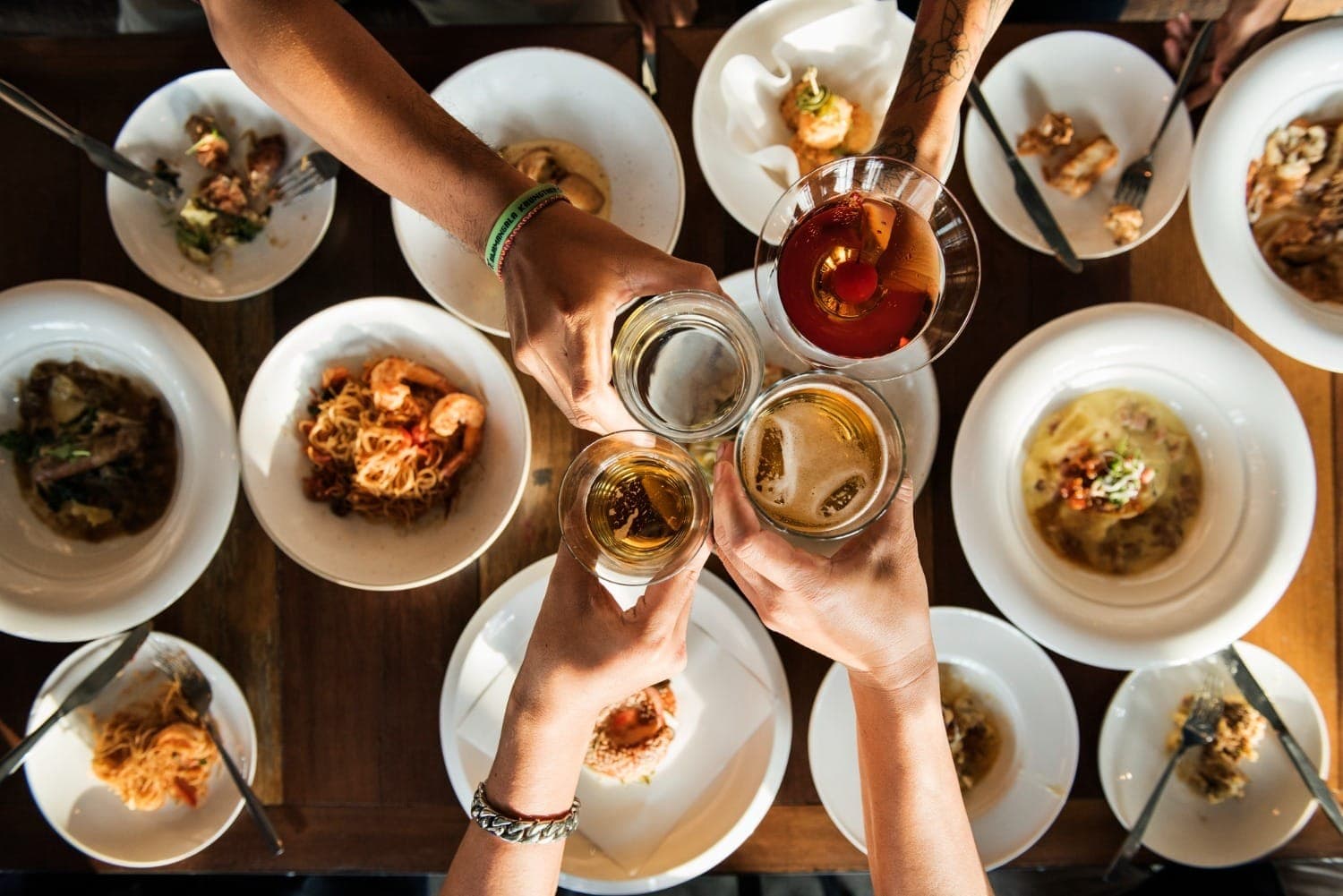 Gin, Whisky ou vinho: qual a bebida ideal para cada ocasião?