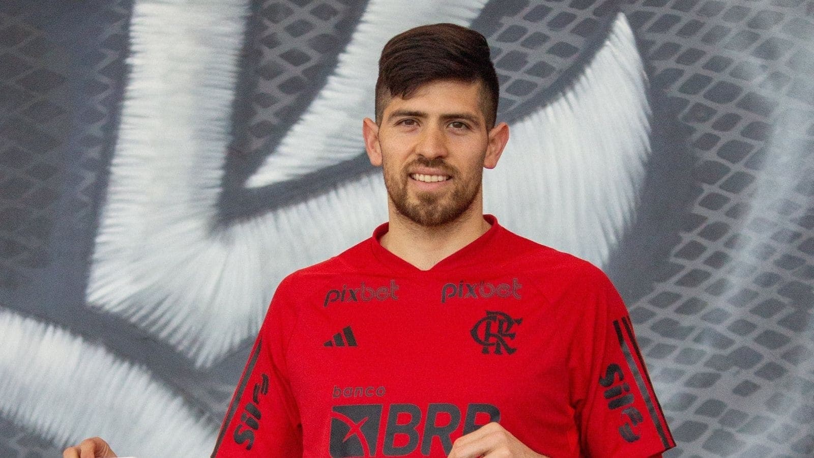Flamengo anuncia contratação de goleiro Rossi