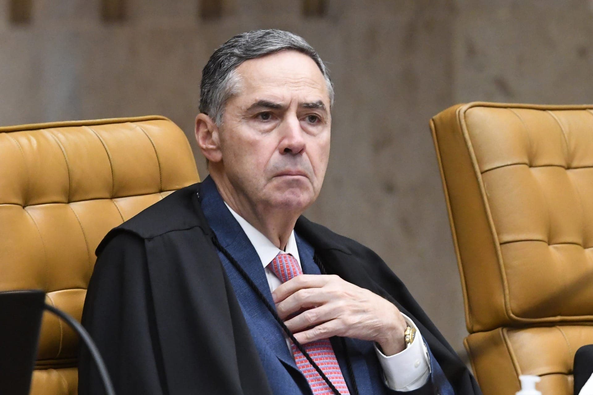 Ministro Roberto Barroso durante a sessão plenária do STF