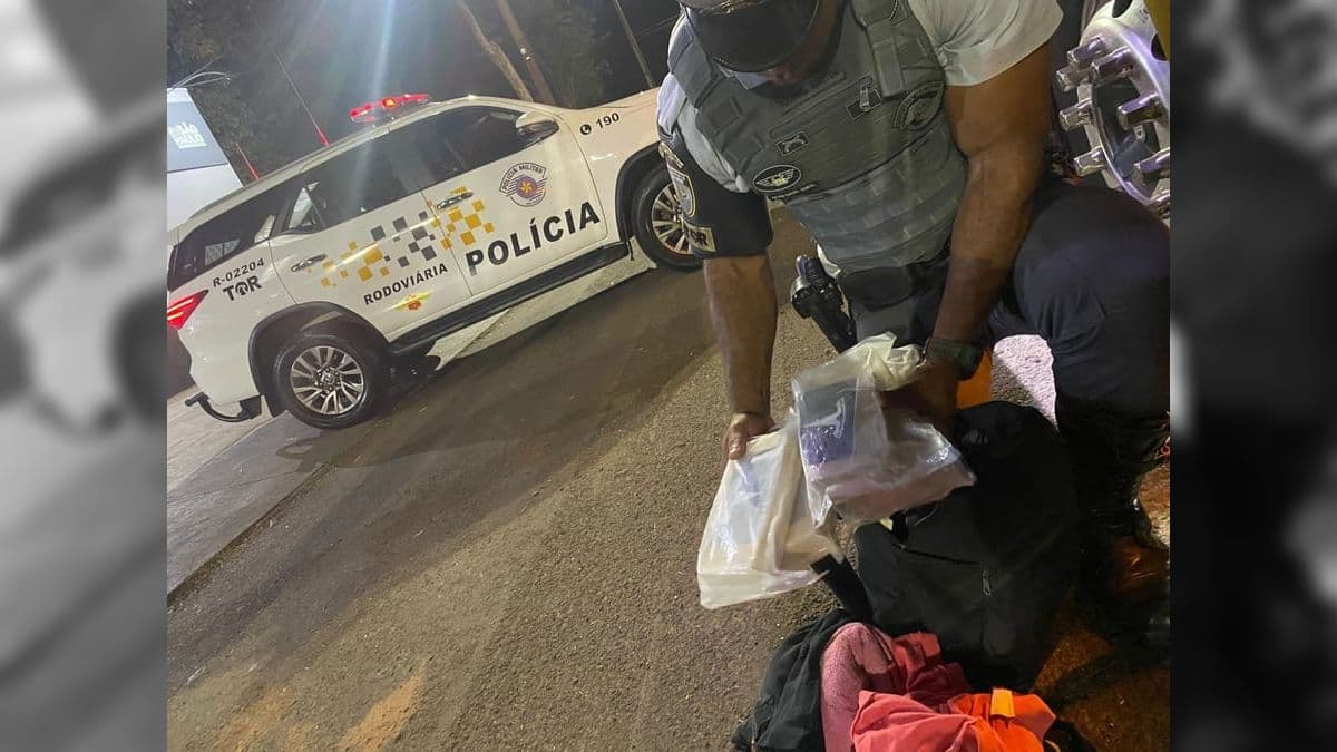 Mulher foi presa com drogas em ônibus interestadual