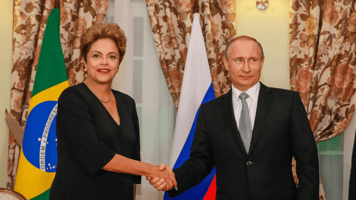 Dilma Rousseff ao lado de Vladimir Putin em 2015