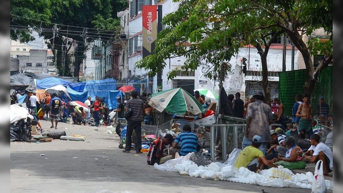 Polícia de SP realiza operação na Cracolândia para combater roubos e furtos na região