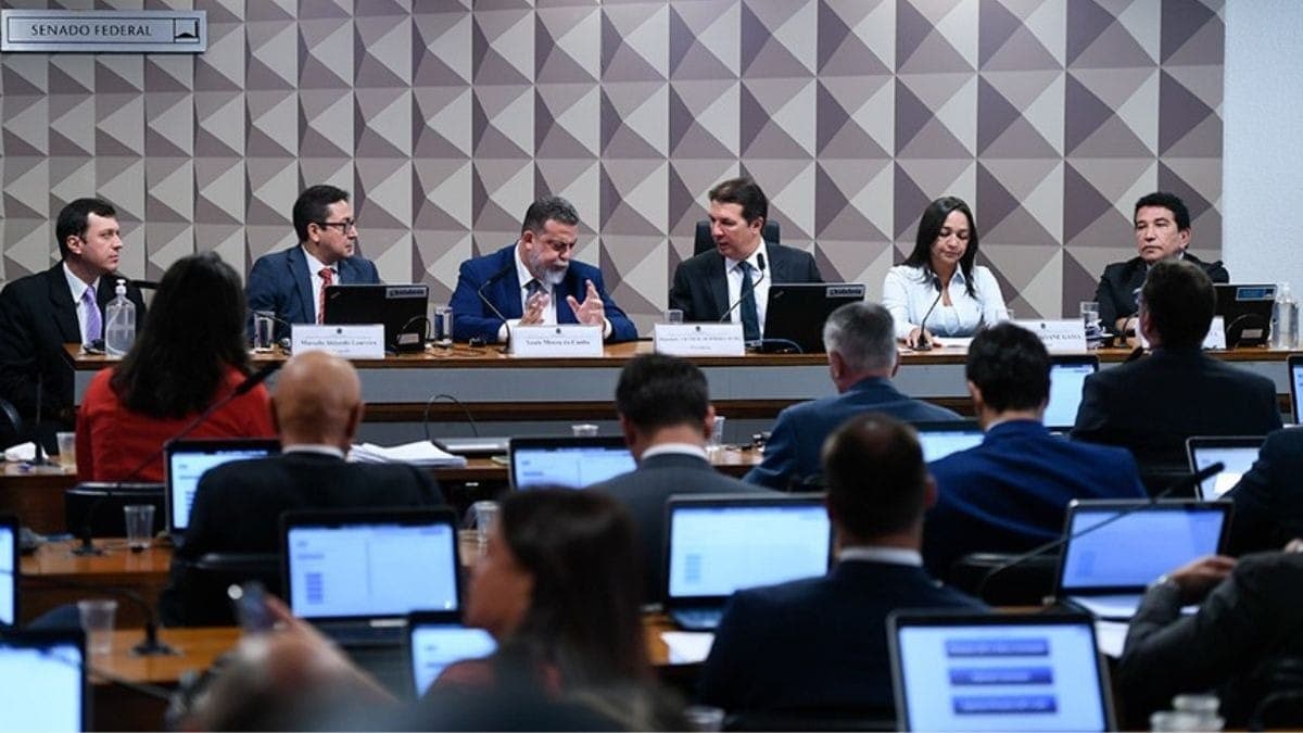 Saulo Moura da Cunha, ex-Abin, presta depoimento à CPMI nesta terça-feira (1º)