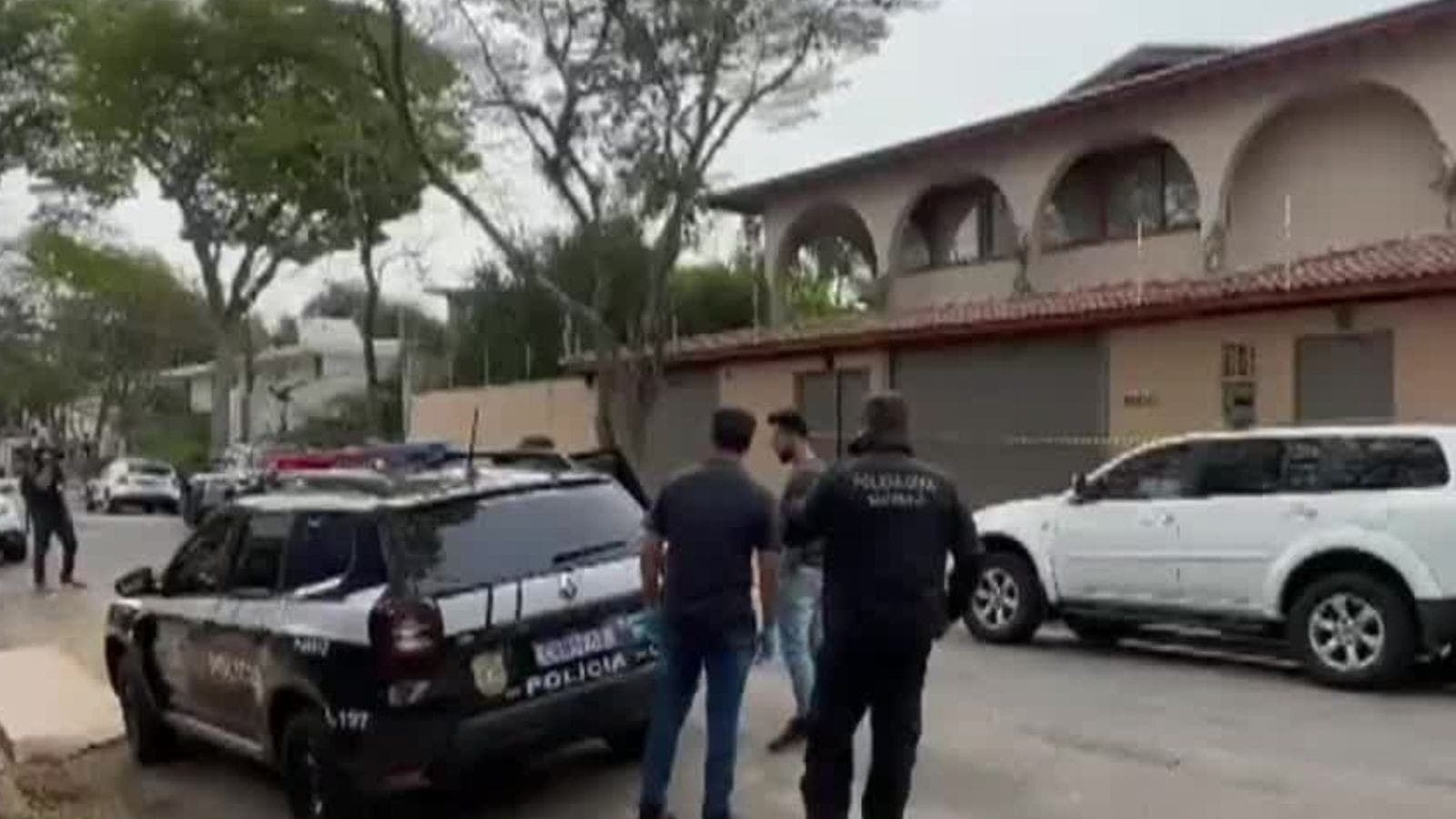 Quadrilha invade e rouba casa da família Matsunaga