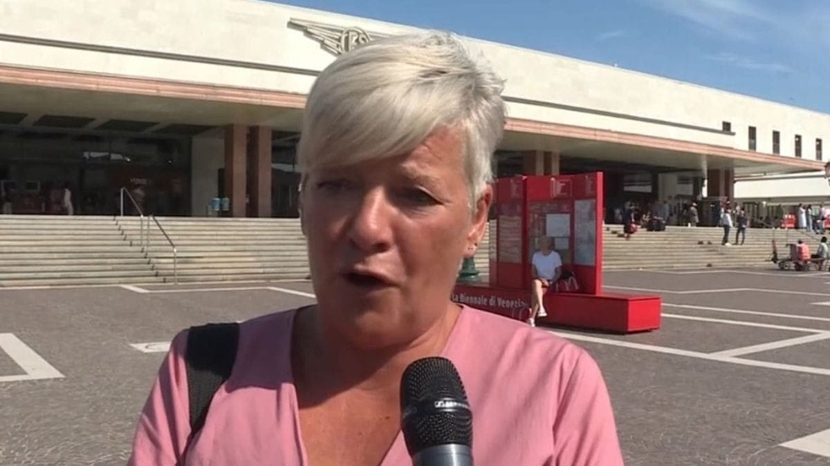 Monica Poli, mulher responsável pelo meme 'attenzione, pickpocket'