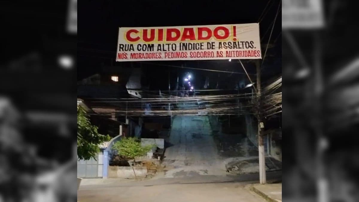 Faixa colocada em rua no Fonseca alerta para roubos na região.