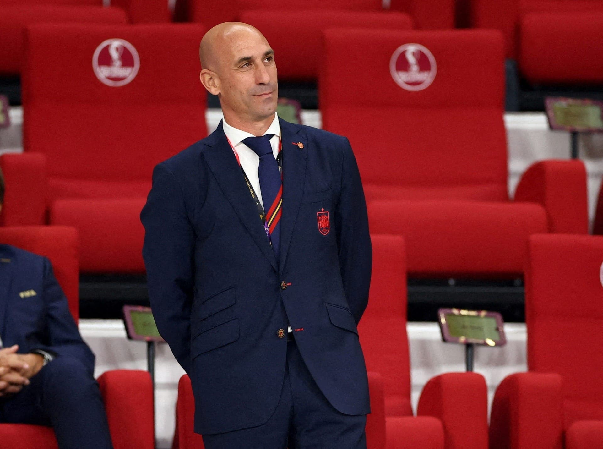 Luis Rubiales, que beijou jogadora à força na final da Copa, virou réu na Espanha
