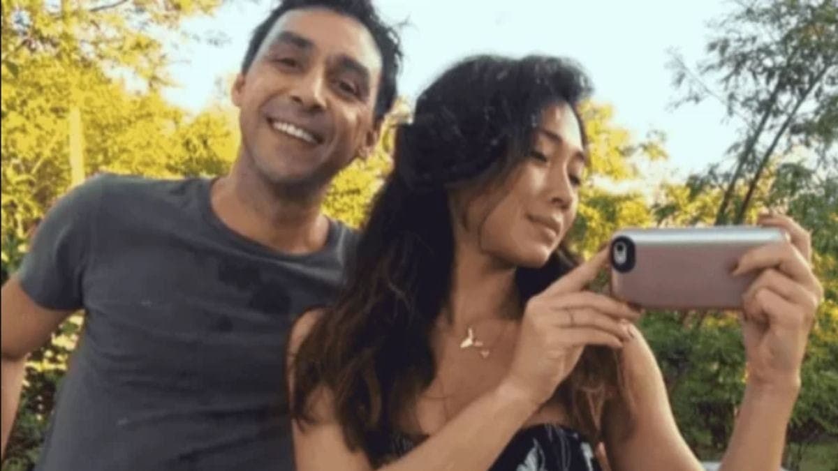 Rico Tavares, maquiador dos famosos, com a atriz Danielle Suzuki