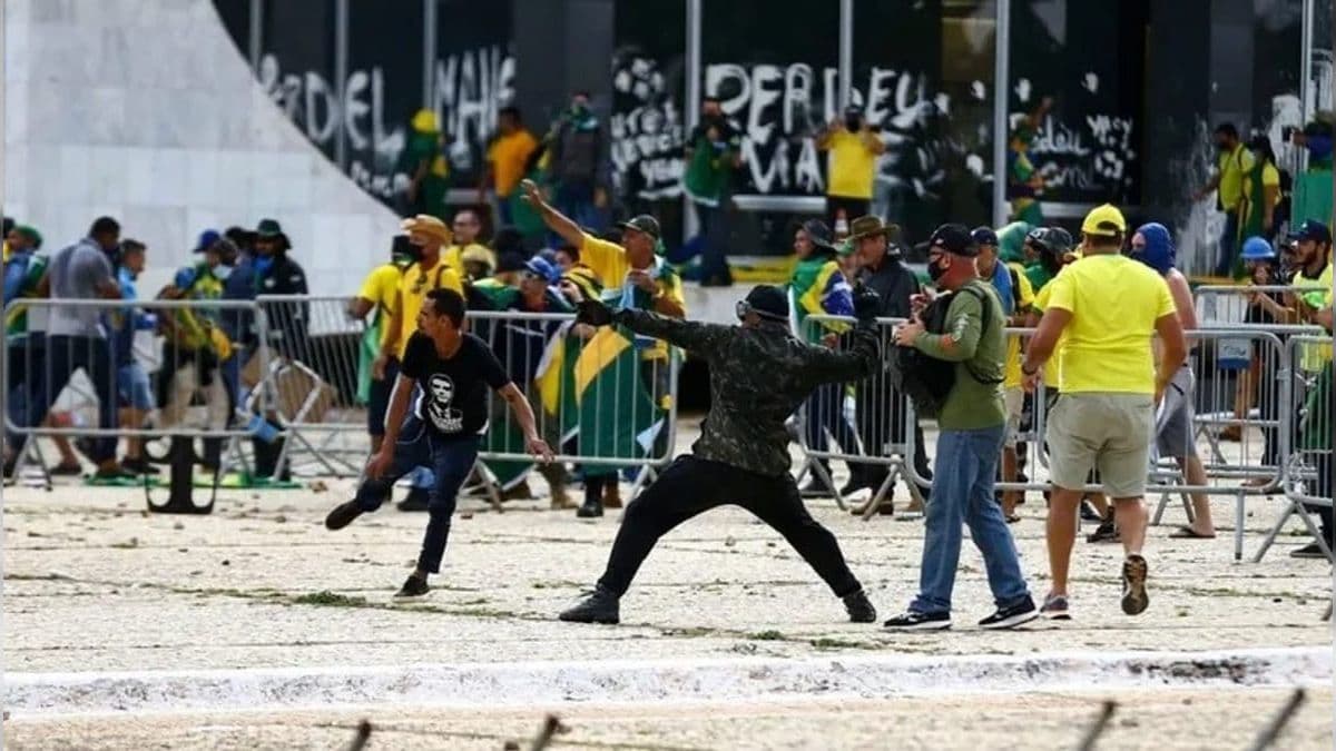 Atos criminosos de 8 de janeiro seriam homenageados por Câmara Municipal de Porto Alegre