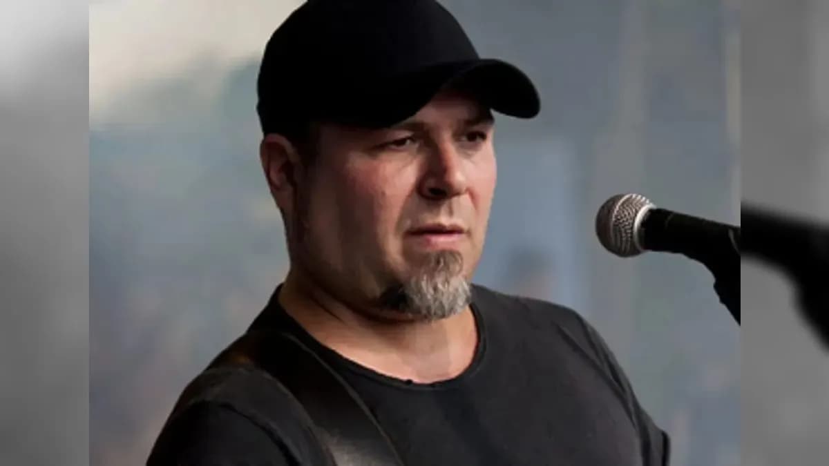 Mingau, baixista da banda Ultraje a Rigor