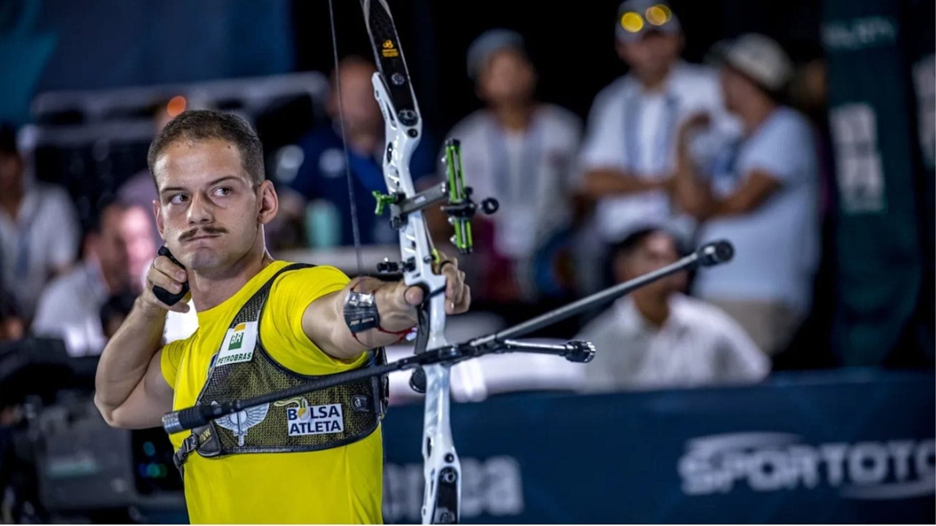 Marcus D'Almeida é campeão do mundo no tiro com arco