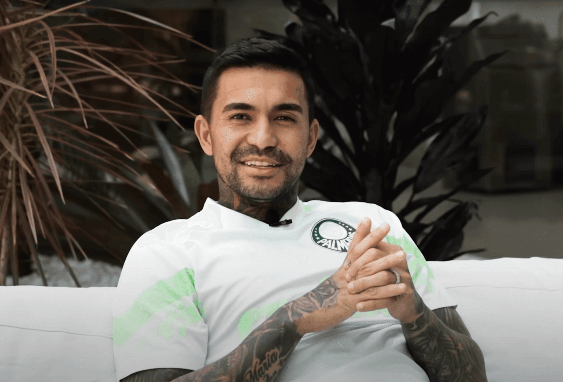Dudu se emociona com o carinho da torcida após cirurgia no joelho
