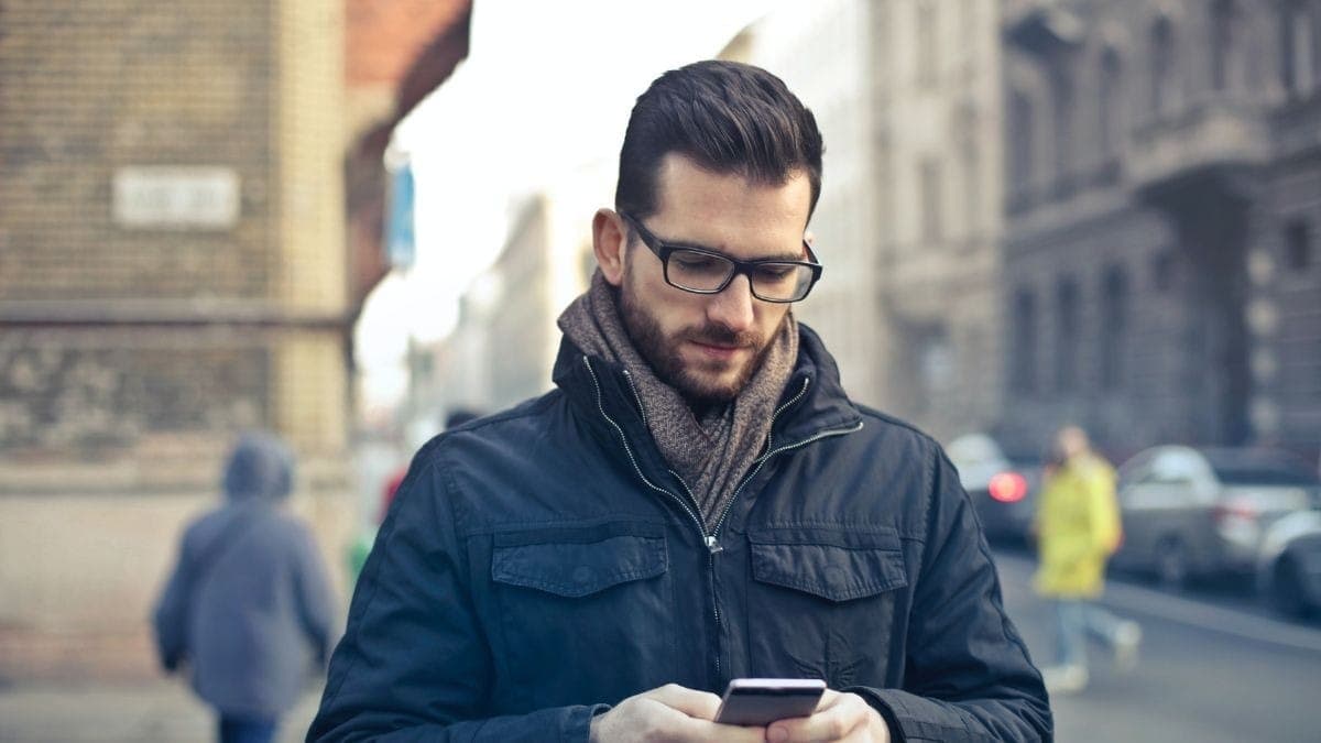 Comuns no jornalismo, as notificações push avisam das últimas notícias