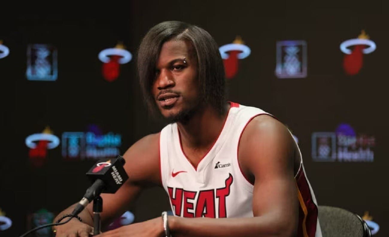 Astro da NBA, Jimmy Butler aparece com visual emo