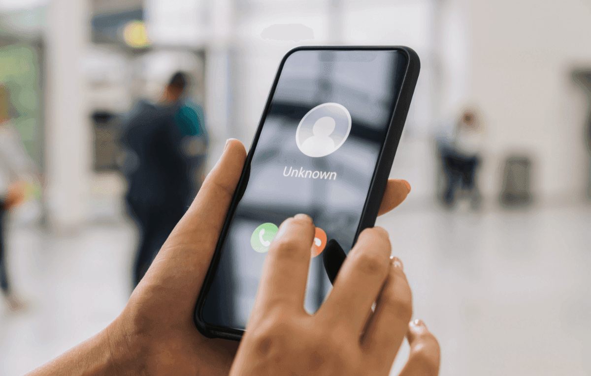 Dono de cafeteria dá golpe no Tinder para atrair clientes para o estabelecimento