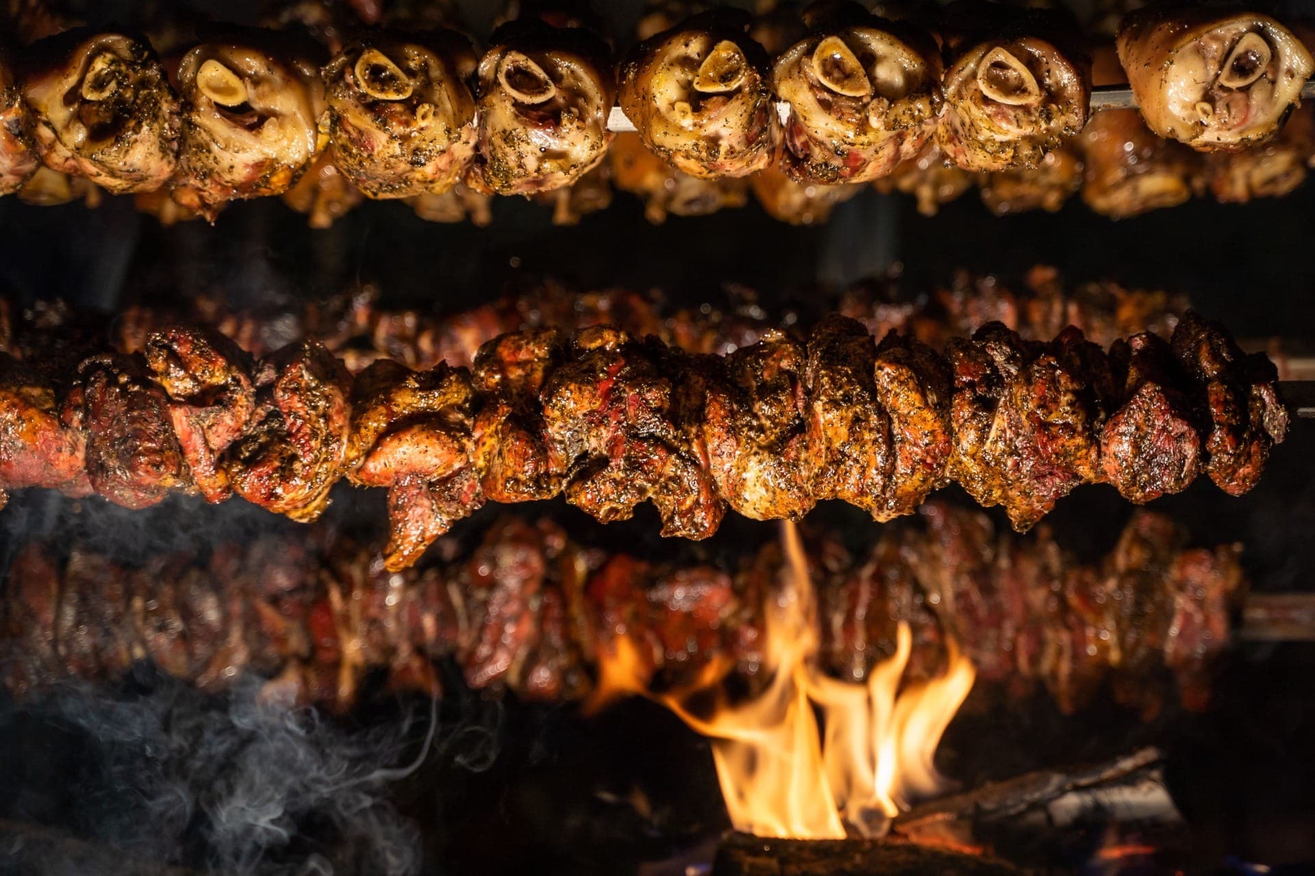 Marinadas elevam o sabor de carnes frescas no churrasco