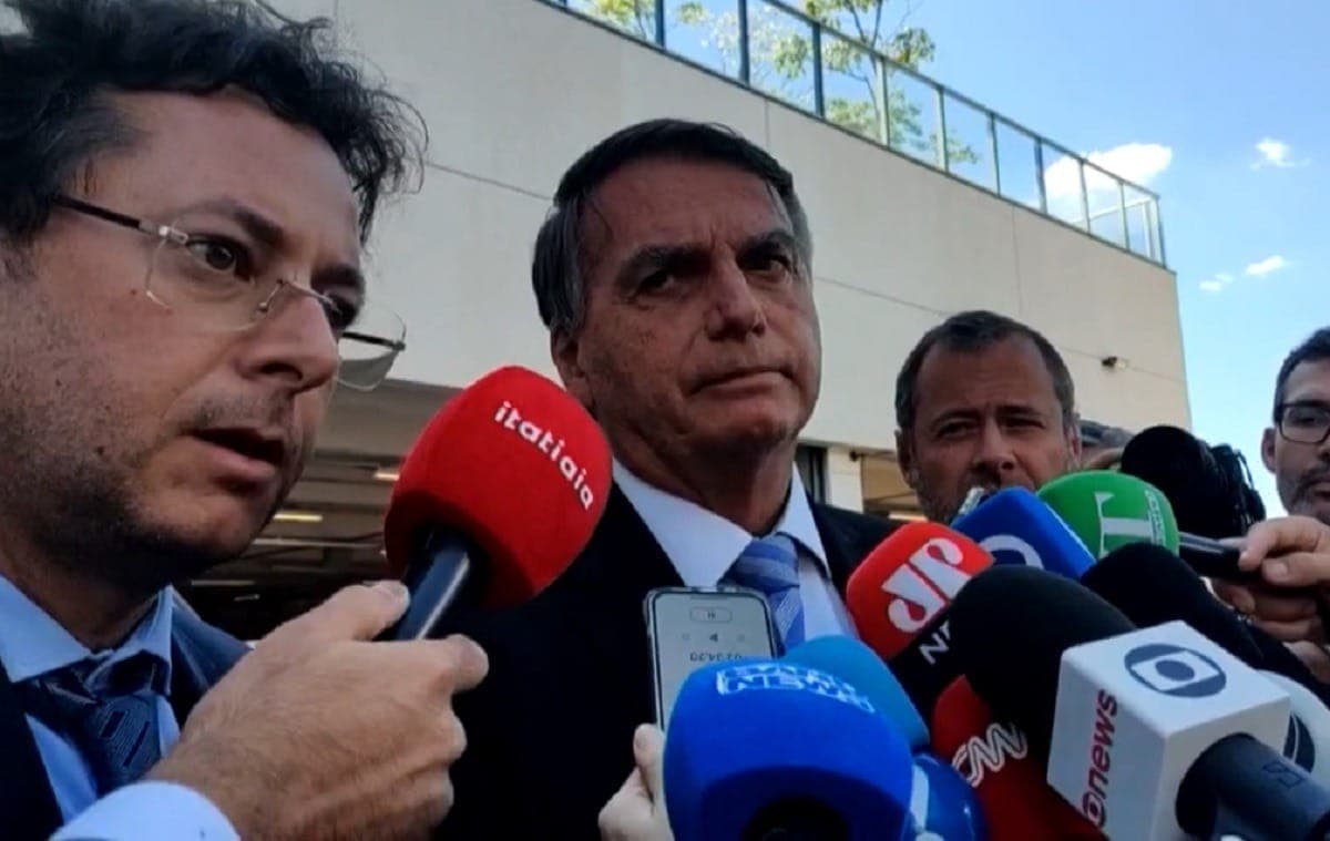 Bolsonaro depõe na PF sobre mensagens com teor golpista