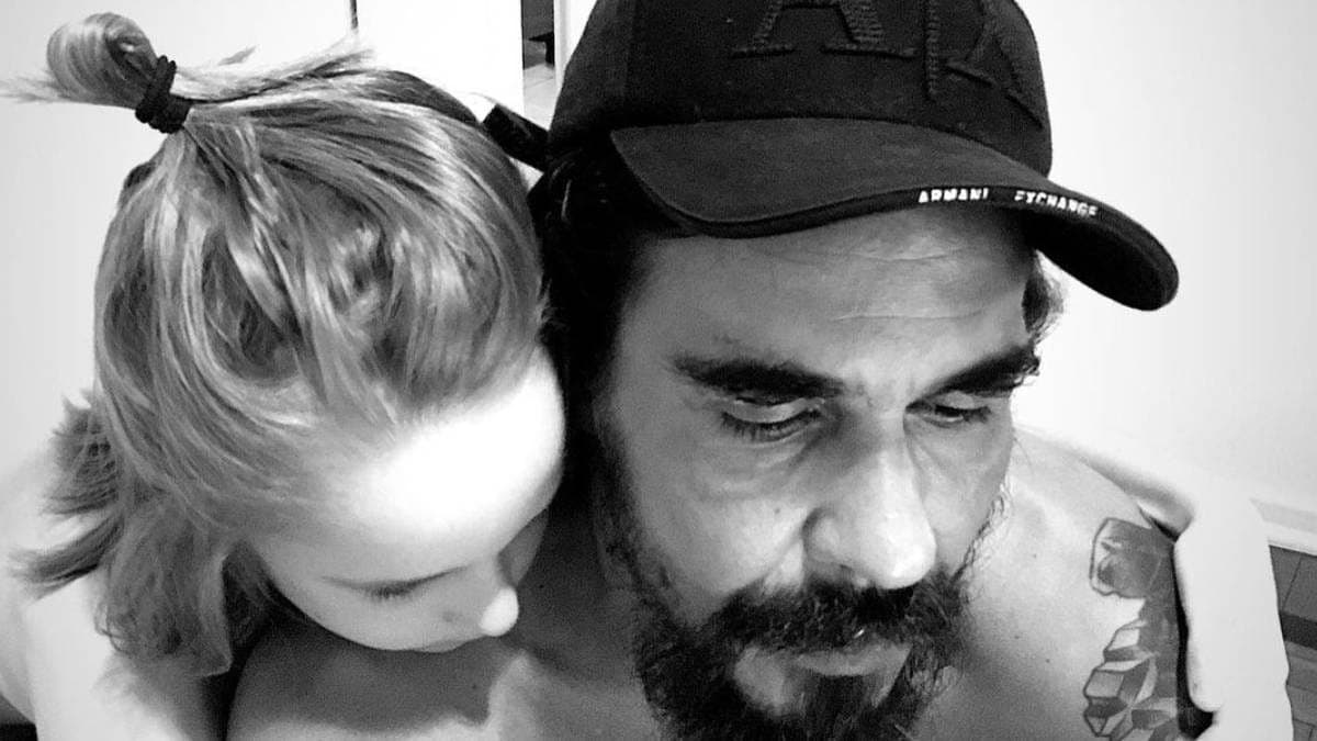 Danielle Winits mostra foto de André Gonçalves e intrita internautas