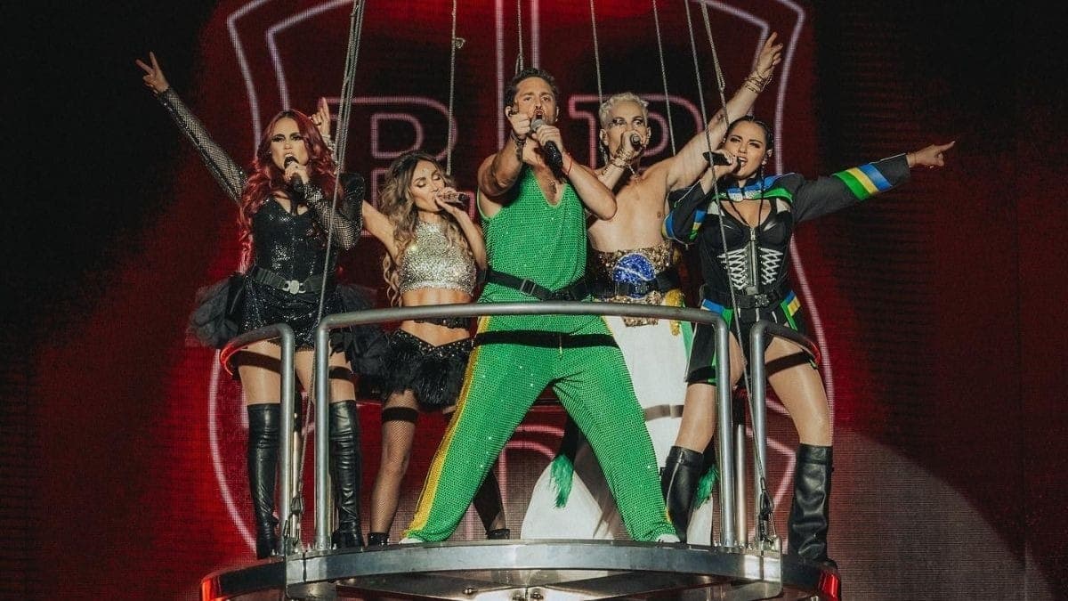 RBD durante show no Engenhão, no Rio de Janeiro