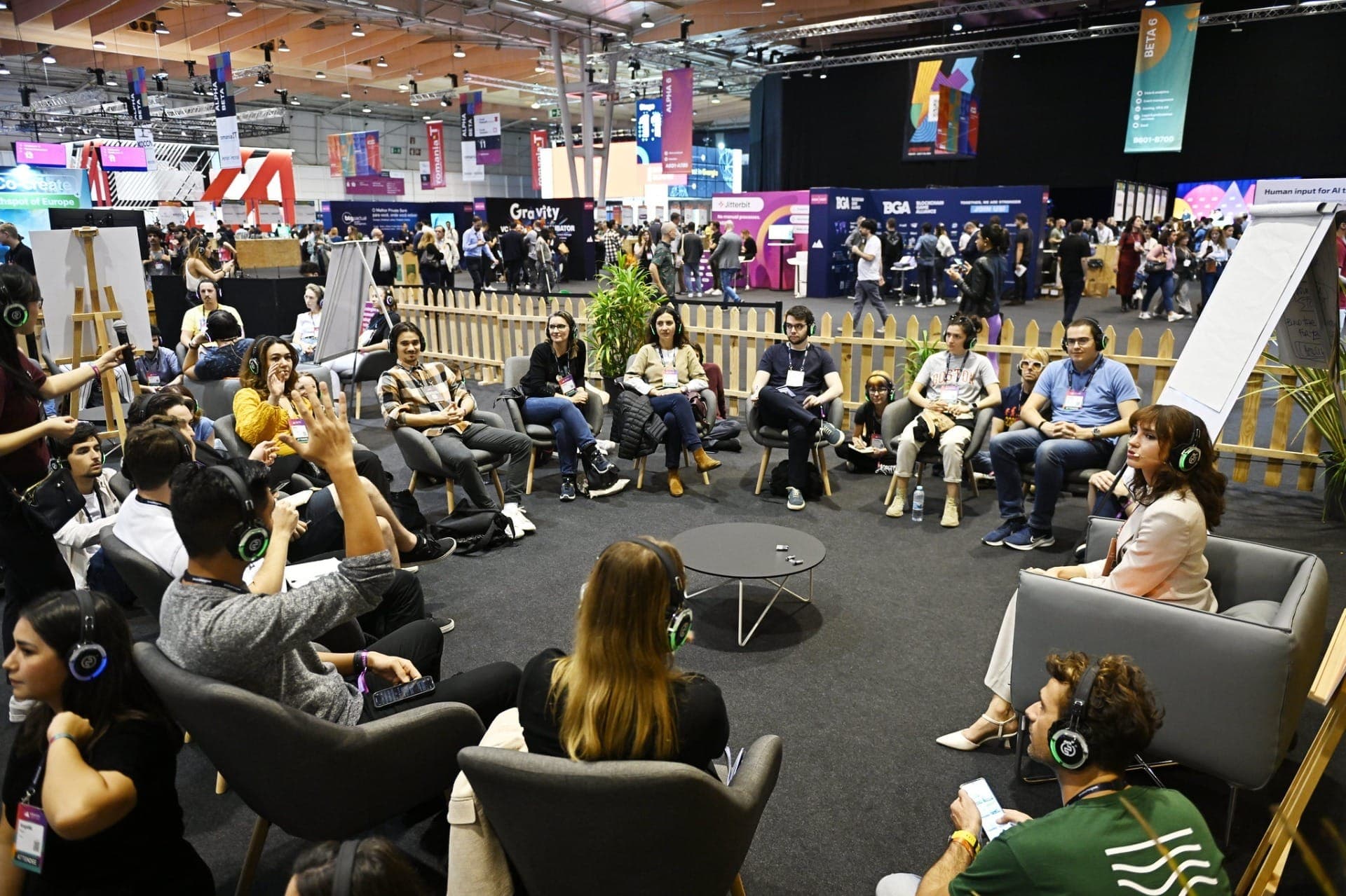 Lauren Wright, fundadora e CEO da The Natural Nipple, durante mesa redonda no 3º dia