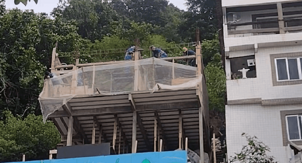 O imóvel tinha 50 metros quadrados e foi erguido em área de encosta