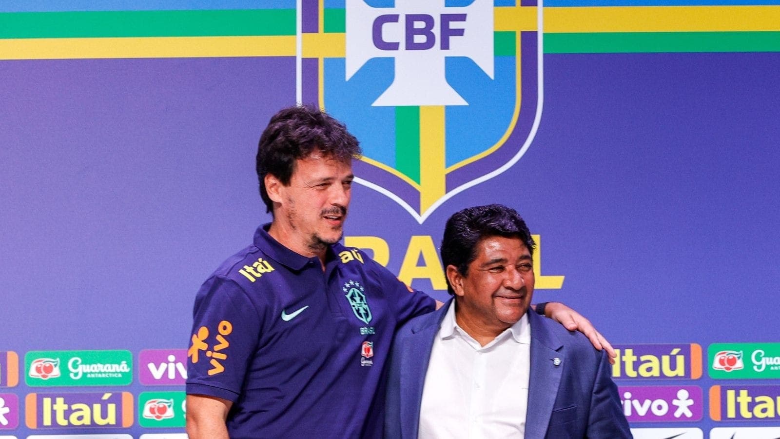 Fernando Diniz e Ednaldo Rodrigues durante a apresentação do treinador