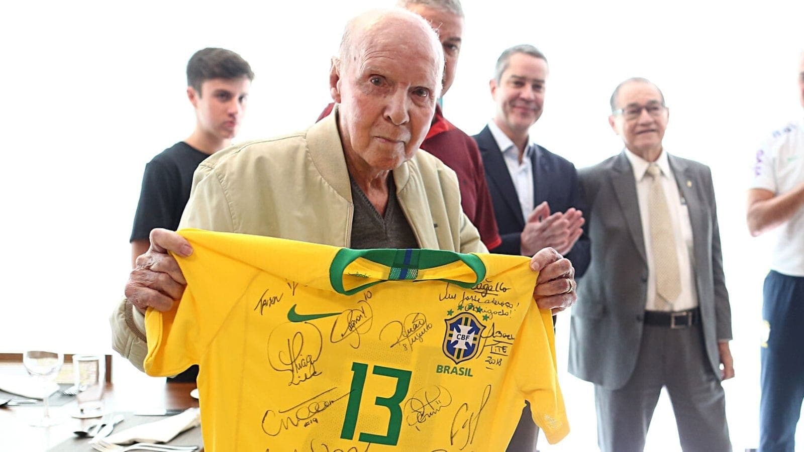 Zagallo ficou marcado também pela relação com o número 13