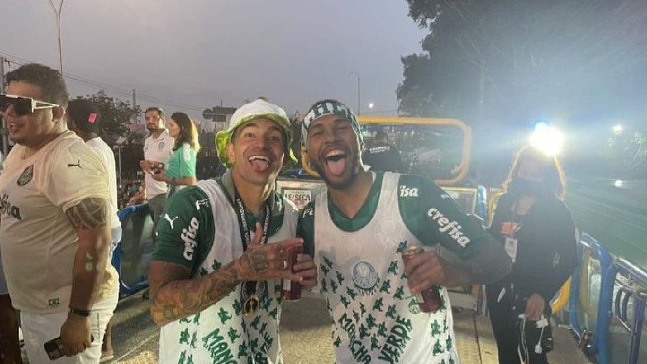 Torcida do Cruzeiro pede saída de Wesley