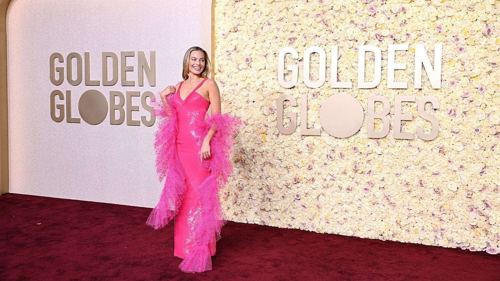 Margot Robbie e seu vestido rosa no Globo de Ouro