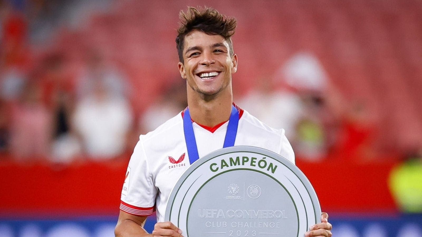 Meia Óliver Torres é oferecido ao Corinthians