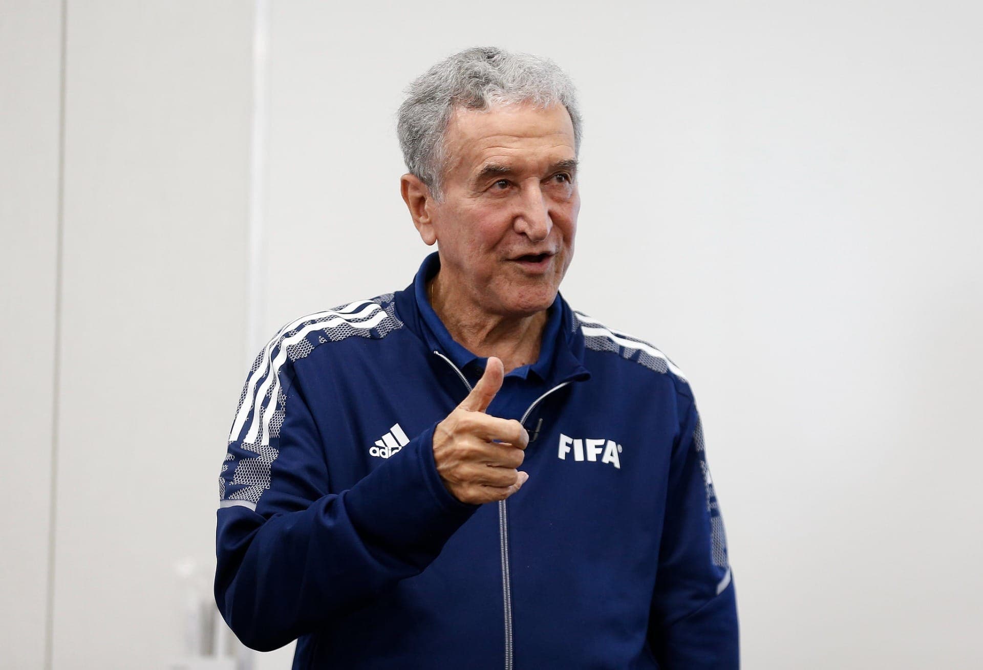 Parreira durante curso da Fifa na Granja Comary, em maio de 2023