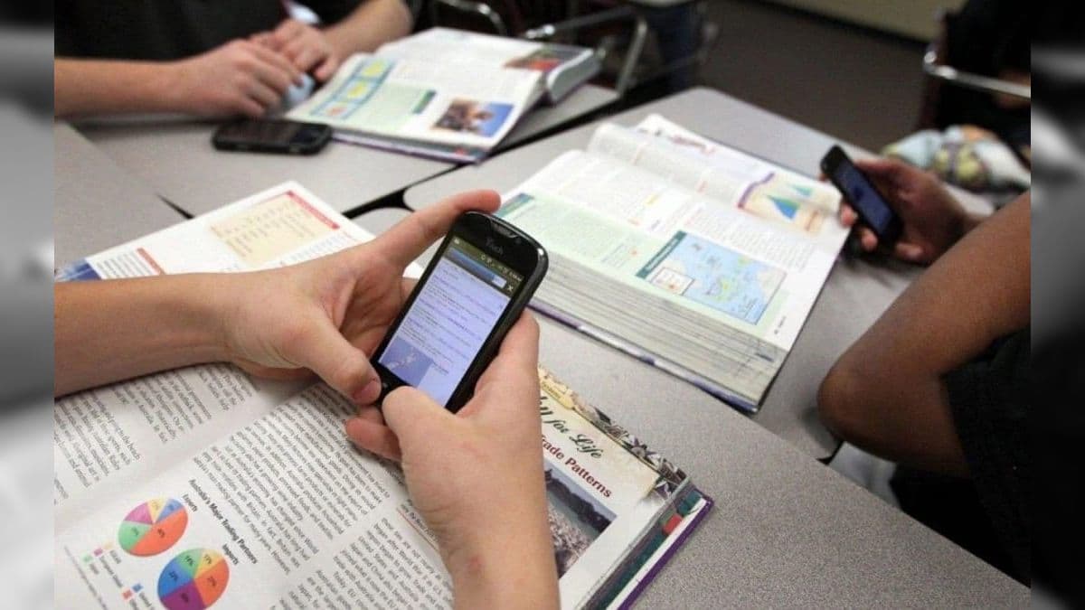 Celular já estava proibído em escolas do RJ