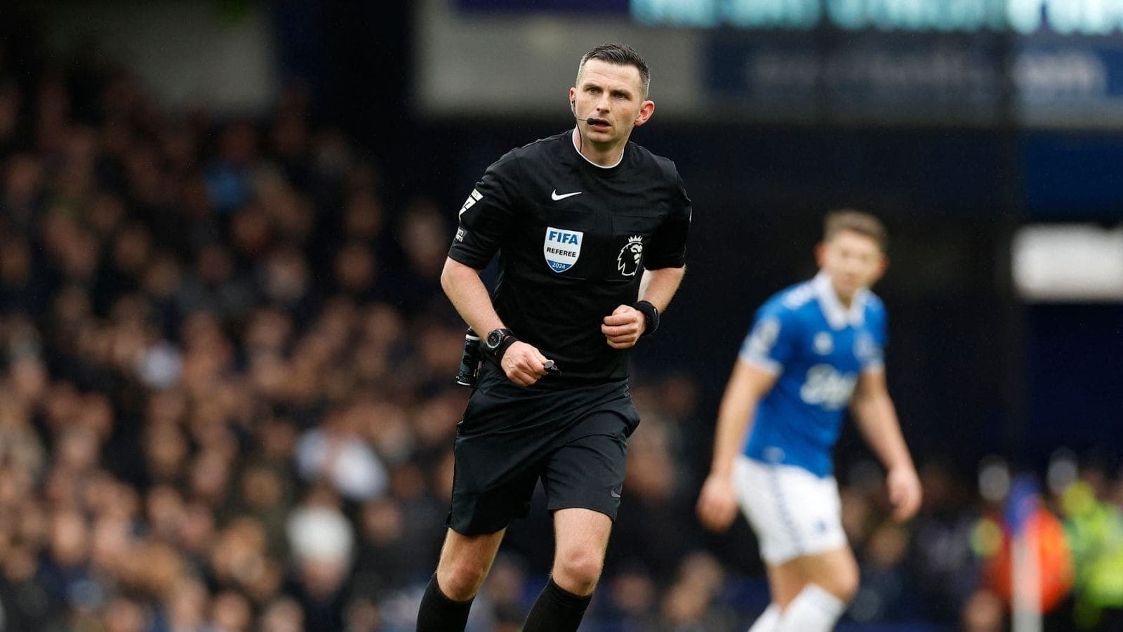 Futebol testará cartão azul para penalizar jogadores; veja como funciona