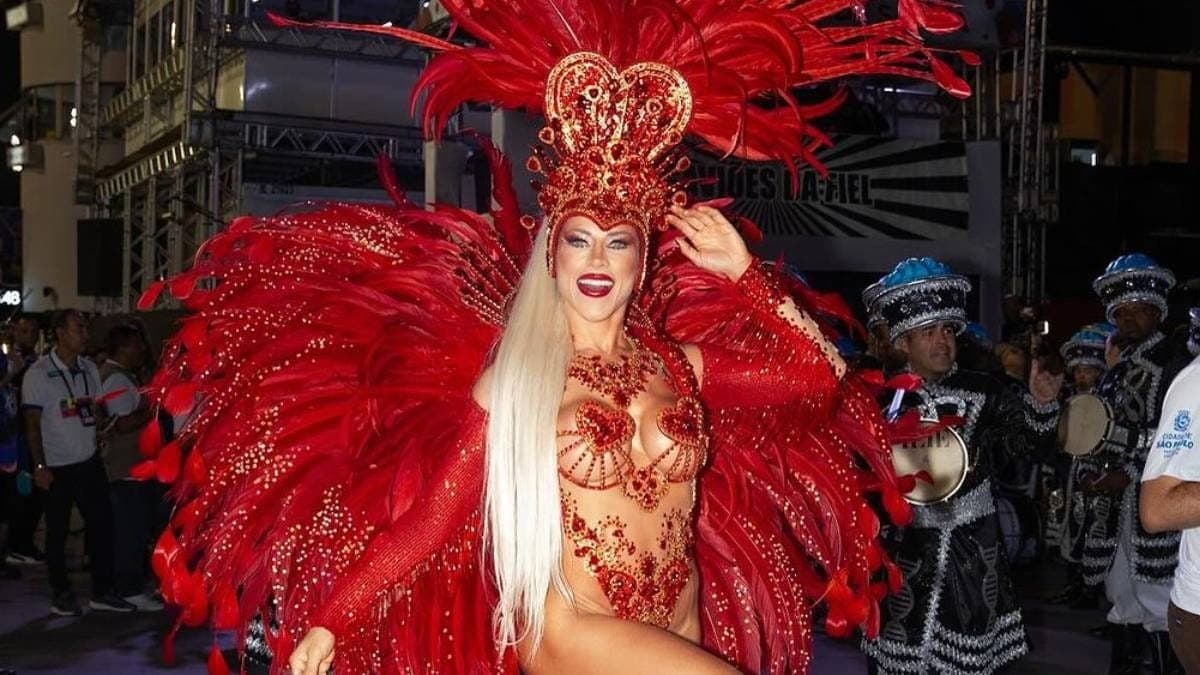 Ana Paula Minerato é socorrida antes do desfile da Gaviões