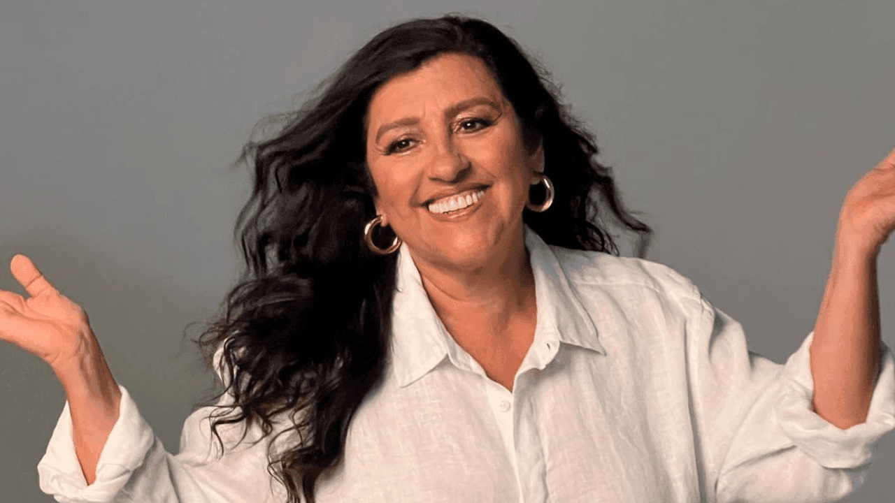 Regina Casé rasga elogios a Alcione na Sapucaí