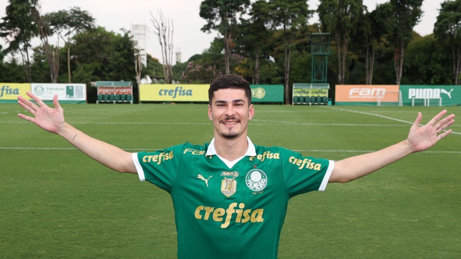 Palmeiras anuncia a contratação do meia Rômulo