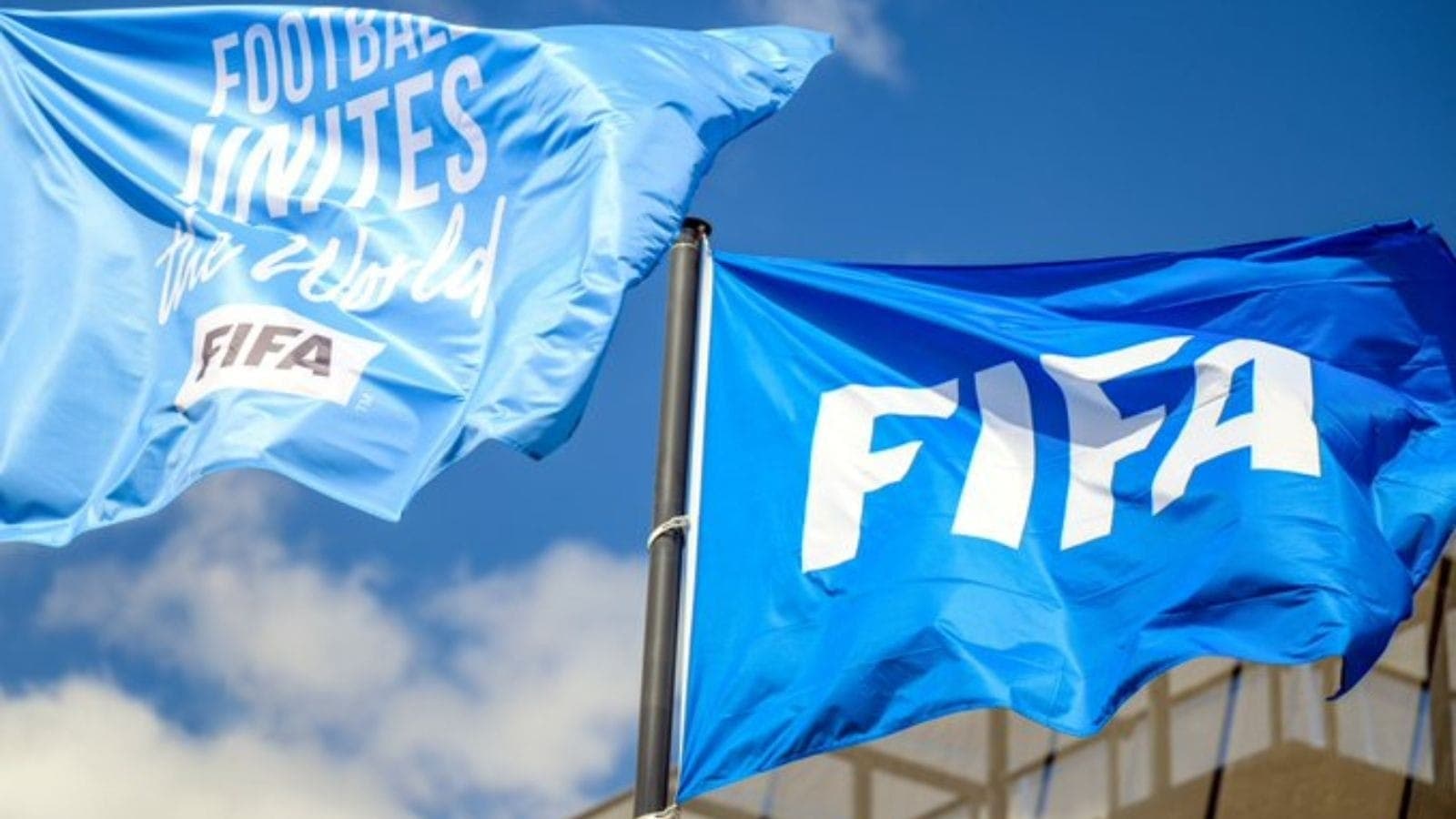 Entidade máxima do futebol mundial anunciou em comunicado que o britânico Jack Coles foi suspenso