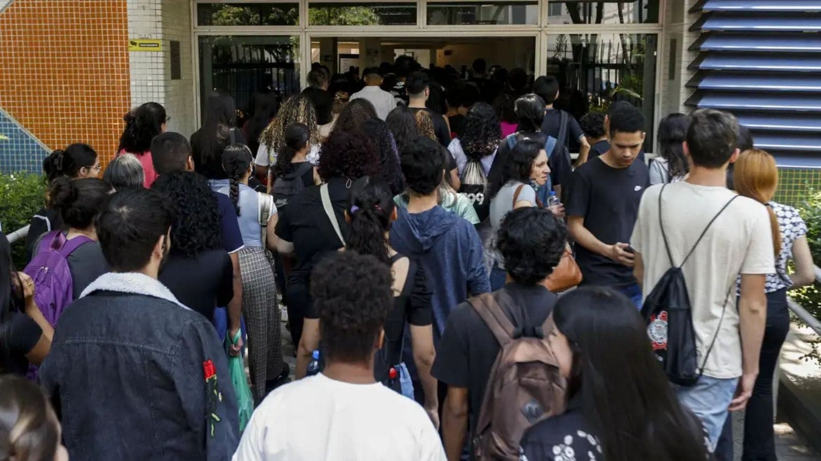 Estudantes, programa pé-de-meia