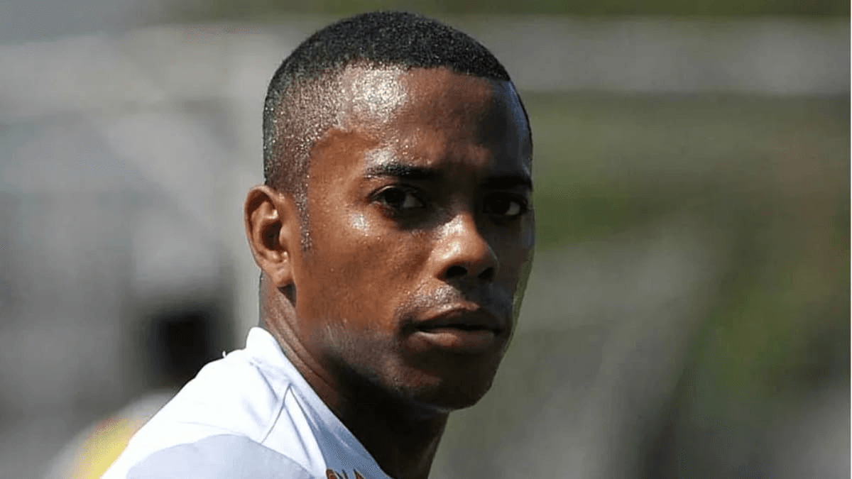 Robinho foi condenado por estupro de uma jovem, em 2013, quando atuava pelo Milan-ITA